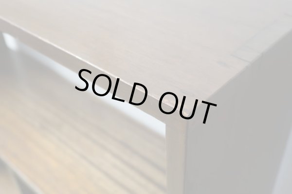 画像11: ヴィンテージ 深い木味 ラワン無垢材の収納棚 本棚