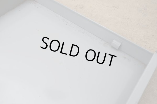 画像15: ヴィンテージ スチール製書類棚 A4小引出し