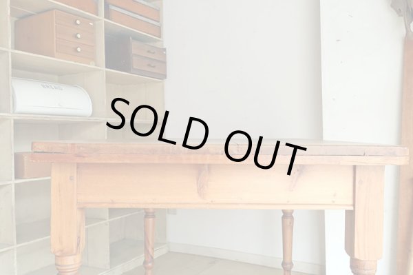 画像13: アンティーク パイン材の引き出し付きダイニングテーブル