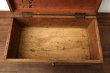 画像10: 乾いた木肌 木製工具箱