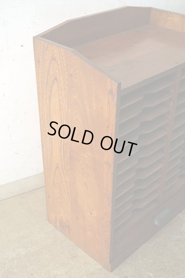 画像4: アンティーク 　木味良い 引き出し付きカルテケース 書類棚