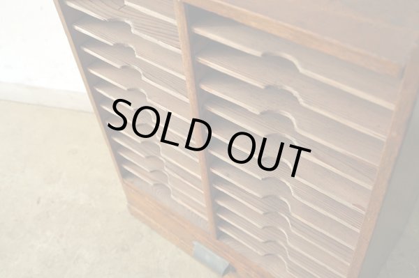 画像9: アンティーク 　木味良い 引き出し付きカルテケース 書類棚