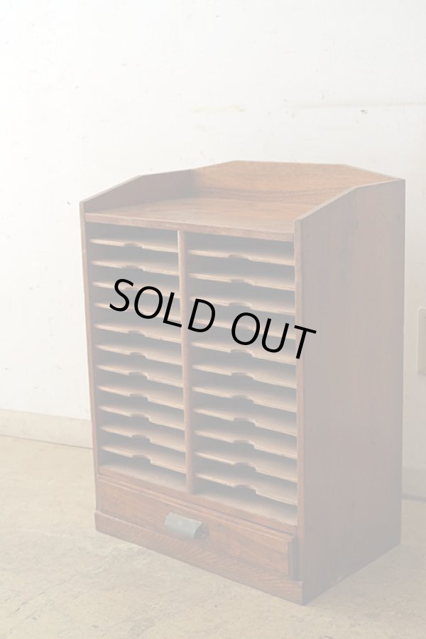 画像2: アンティーク 　木味良い 引き出し付きカルテケース 書類棚