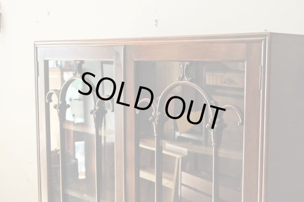 画像8: アンティーク 　桜材のガラス本箱 キャビネット