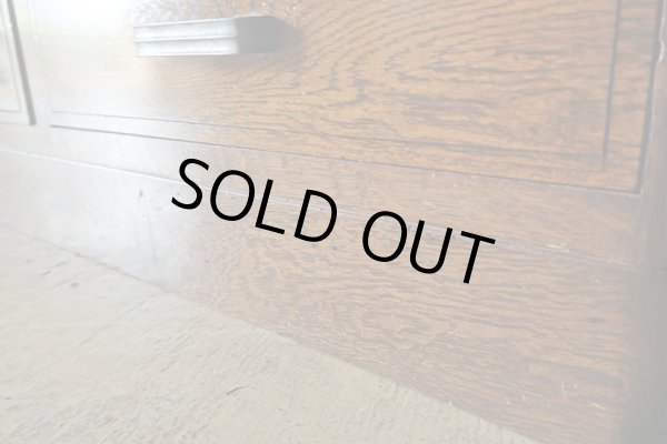 画像11: ビンテージ 昭和レトロなモールガラスの本箱 キャビネット