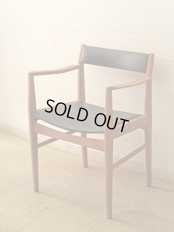 画像2: ヴィンテージ チーク材のアームチェア 北欧デザイン