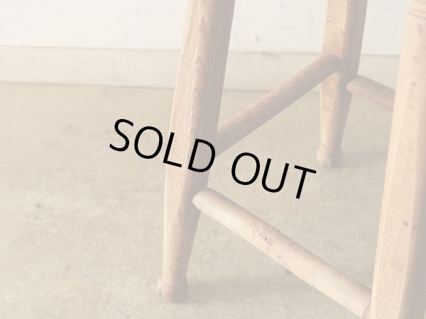 画像13: アンティーク ドラムスティックのような脚の木製スツール