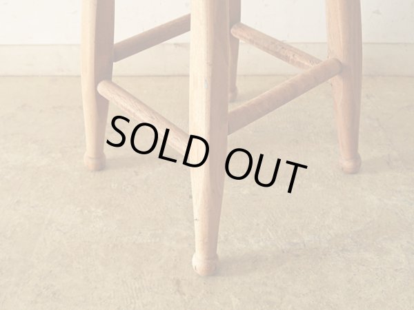 画像12: アンティーク ドラムスティックのような脚の木製スツール