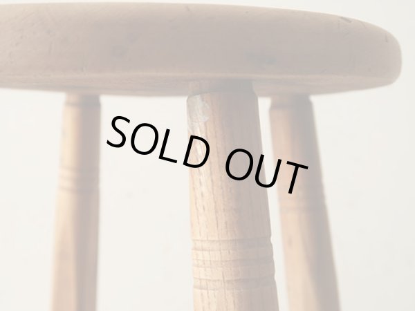 画像16: アンティーク ドラムスティックのような脚の木製スツール