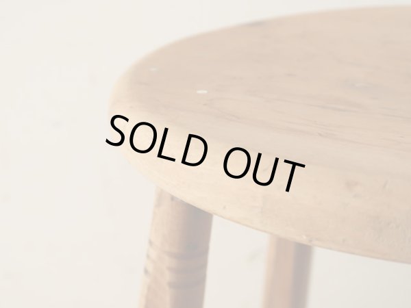 画像9: アンティーク ドラムスティックのような脚の木製スツール