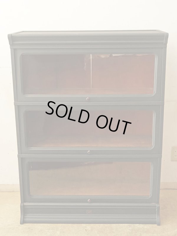 画像2: アンティーク 黒く塗られた スライド扉のガラス本箱