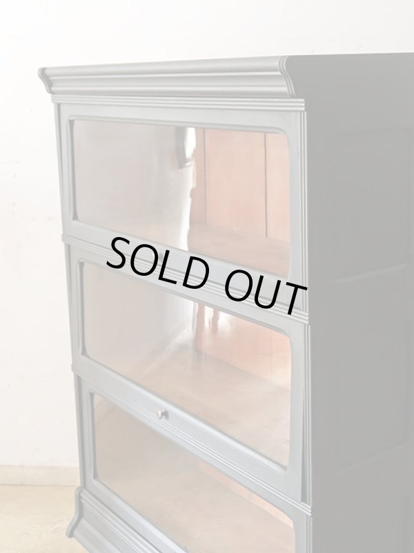 画像8: アンティーク 黒く塗られた スライド扉のガラス本箱