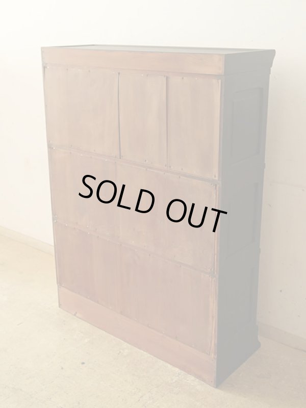 画像4: アンティーク 黒く塗られた スライド扉のガラス本箱