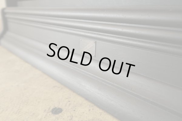 画像16: アンティーク 黒く塗られた スライド扉のガラス本箱