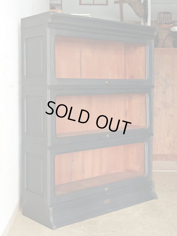 画像7: アンティーク 黒く塗られた スライド扉のガラス本箱