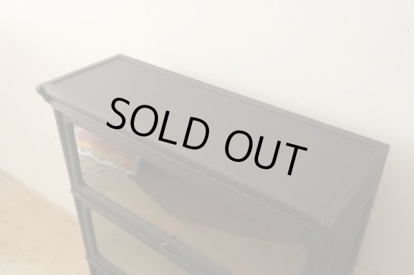 画像10: アンティーク 黒く塗られた スライド扉のガラス本箱