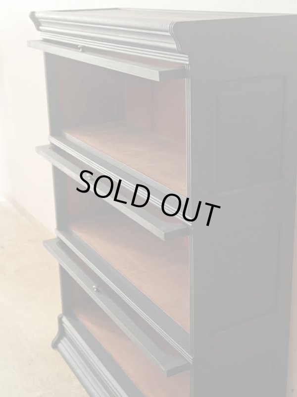 画像3: アンティーク 黒く塗られた スライド扉のガラス本箱