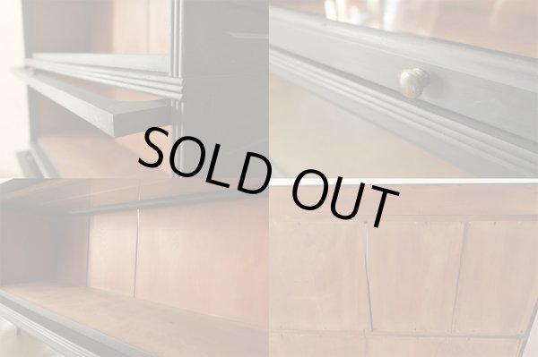 画像14: アンティーク 黒く塗られた スライド扉のガラス本箱