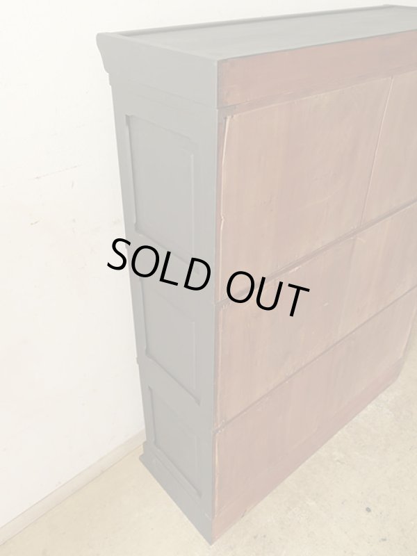 画像5: アンティーク 黒く塗られた スライド扉のガラス本箱