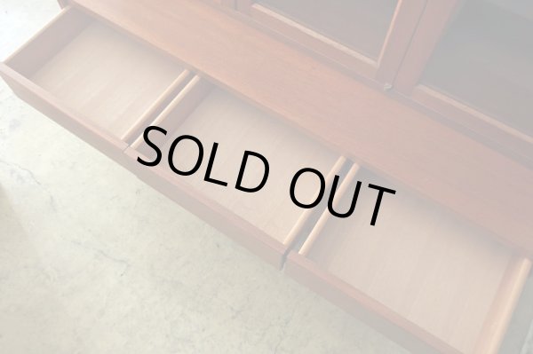 画像12: ヴィンテージ チーク材 キャビネット 　食器棚 北欧デザイン