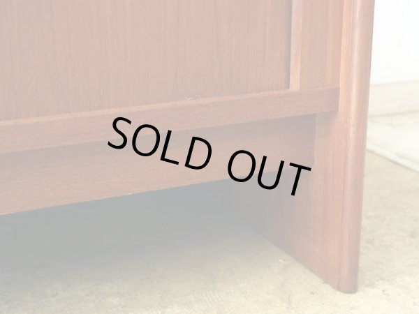 画像9: ヴィンテージ チーク材 キャビネット 　食器棚 北欧デザイン