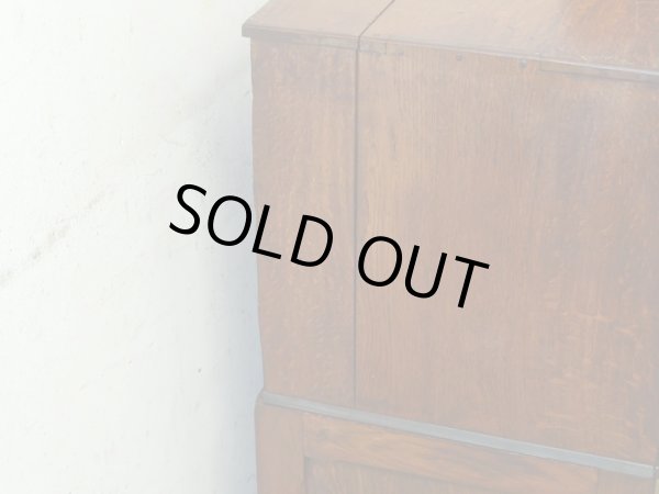 画像20: アンティーク 引き出し10杯 楢材の収納棚