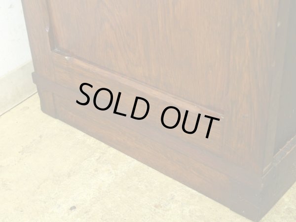 画像17: アンティーク 引き出し10杯 楢材の収納棚